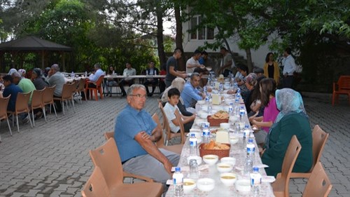 Şehit ve Gazi Aileleri Onuruna İftar Yemeği Verildi.